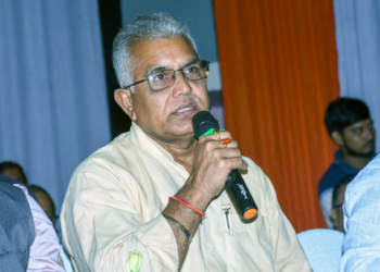 Better to get Durga Pujas inaugurated by social achievers than politicians: Bengal Minister