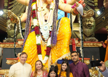 Pranav, Adani, Karan Adani visit historic Chinchpokli Cha Chintamani on Ganesh Chaturthi