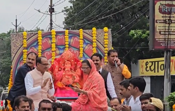 Shivraj Chouhan joins celebrations, brings Ganesh idol to his Bhopal residence