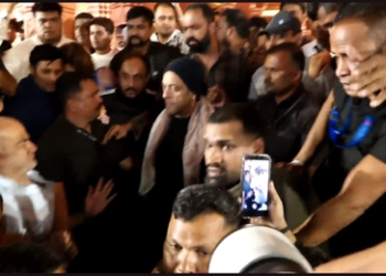 Salman Khan sneaks in a moment to make little boys happy amid being mobbed by fans