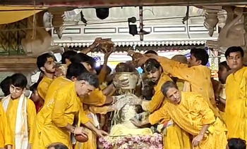 Radha Ashtami draws massive crowds to Shri Radha Rani Temple in Barsana
