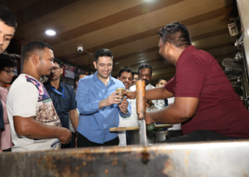 Raghav Chadha enjoys tea, discusses Punjab politics with locals at Amritsar’s Giani Tea Stall