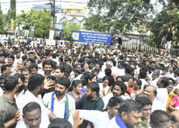YSRCP protest, teachers’ counter-protest at SAAP office spark tension