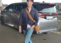 Akshay Kumar’s son Aarav makes rare appearance with mother Twinkle Khanna, sister Nitara at airport, feels shy