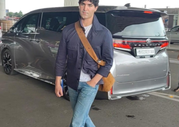 Akshay Kumar’s son Aarav makes rare appearance with mother Twinkle Khanna, sister Nitara at airport, feels shy