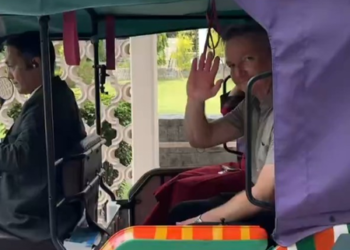 Australia’s Climate Change and Energy Minister Chris Bowen takes ride in e-rickshaw in New Delhi