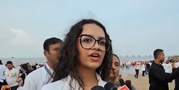 Maha CM’s wife Amruta, daughter Divija join Juhu beach clean-up drive day after Ganesh Visarjan