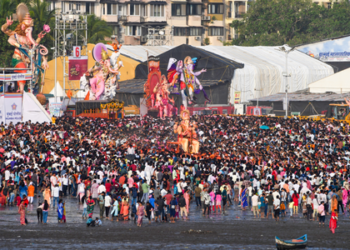 Ganesh Visarjan rush turns hunting ground for thieves in Mumbai; 18 arrested, 192 mobile theft complaints