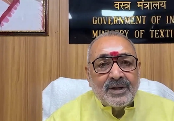 ‘Never betrayed anyone in his life’: Giriraj Singh backs Nitish Kumar, criticises Sonia Gandhi over CWC remarks