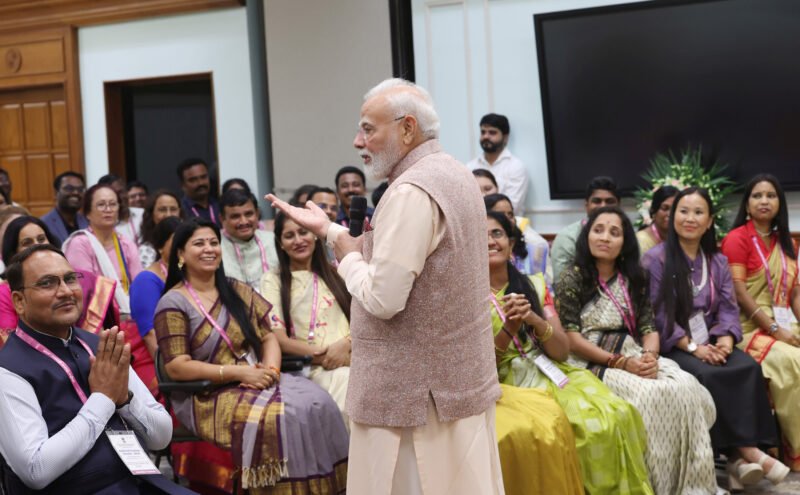 PM asks teachers to be alert to problem of drug-addiction in young students and help them overcome it