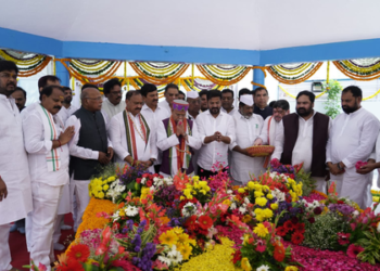 Telangana Governor, CM pay tributes to Mahatma Gandhi at Bapu Ghat in Hyderabad