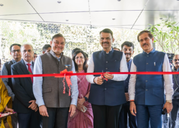 Dharavi Experience Centre will build trust among area residents: CM Fadnavis