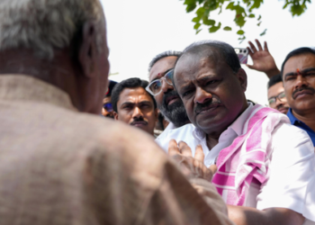 Kumaraswamy questions Shivakumar over alleged land purchases near NICE road by kin