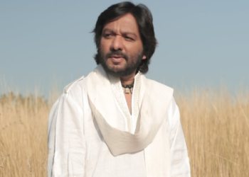 Roop Kumar Rathod visits CSMT, travels by train after years, says ‘Iska maza hi kuch aur hai!’