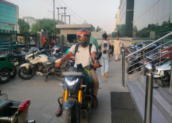2-wheelers key mode of travel to fixed workplaces; Rs 785 per worker average monthly spend: NSO survey