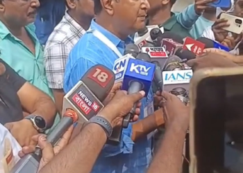 Bengal bypolls: Cong candidate stages sit-in, seeks repolling at Rejinagar