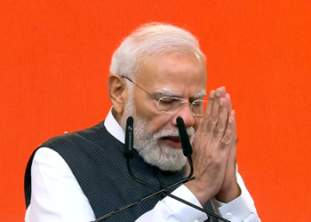Bow my head to people for choosing me as their servant for 25 years, says PM Modi