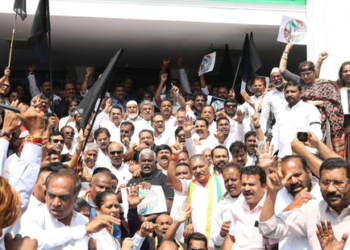 SIR protest: K’taka Cong observes ‘black day’ over Delhi Police action against Rahul, Priyanka