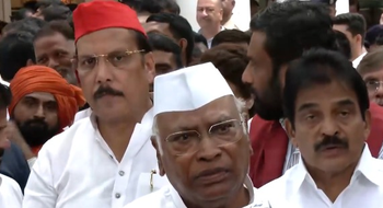 INDIA bloc leaders marching towards Rajghat; Kharge, Rahul Gandhi accuse Centre of undermining democratic rights
