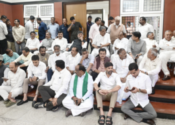 K’taka BJP objects to CM, cabinet ministers’ protest at EC office; demands FIRs, arrest